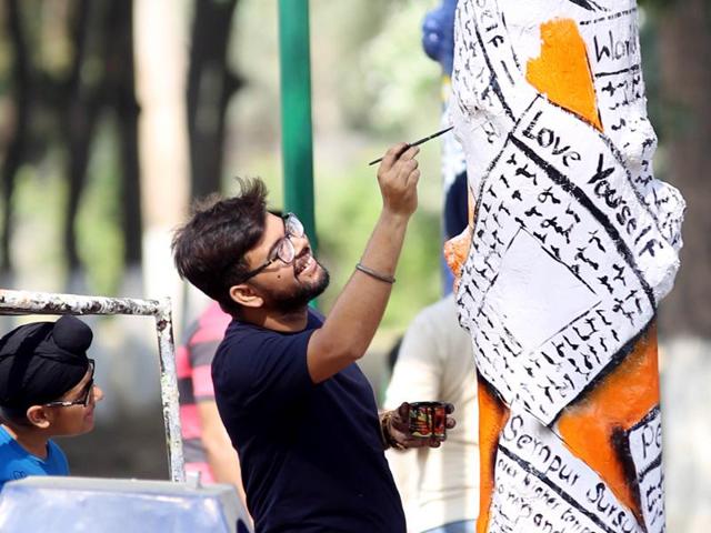 Aiming to make Ludhiana the ‘graffiti capital’ of India, students, artists and NGOs , with the local municipal corporation’s backing, have formed groups to paint pillars, walls and trees in different parts of the city. (JS Grewal/HT Photo)