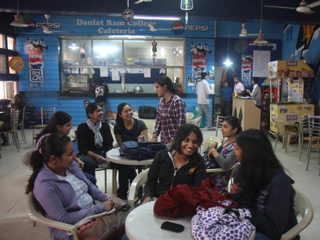 Hanging Out At Delhi S Best Colleges Hindustan Times The college is a hub of thousands of students admitted every year. hanging out at delhi s best colleges