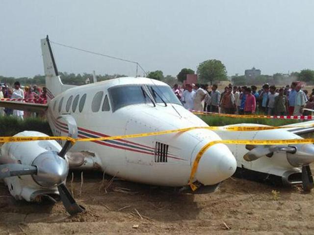 An air ambulance made an emergency landing at Najafgarh in New Delhi on Tuesday. (HT Photo) An air ambulance made an emergency landing at Najafgarh in New Delhi on Tuesday. (HT Photo)