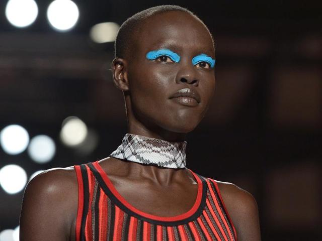 At Missoni, the eye make-up could not be accused of subtlety as it took the form of a brightly colored extra-wide line from the lashes to the brow line - Milan Fashion Week spring-summer 2016. (AFP) 