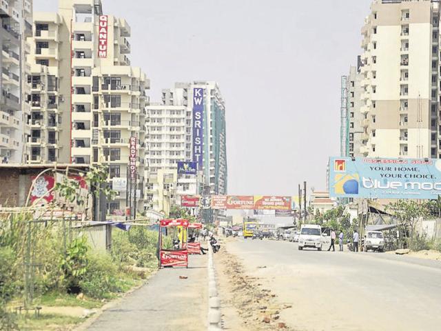Area-based development includes redesigning of streets, availability of eco-friendly e-rickshaws, pedestrian facilities, traffic and public transport management, cycling facilities, development of vocational training institutions, start-up incubation facility, solar streetlights, CCTV surveillance and affordable housing. (Sakib Ali/HT Photo) Area-based development includes redesigning of streets, availability of eco-friendly e-rickshaws, pedestrian facilities, traffic and public transport management, cycling facilities, development of vocational training institutions, start-up incubation facility, solar streetlights, CCTV surveillance and affordable housing. (Sakib Ali/HT Photo)