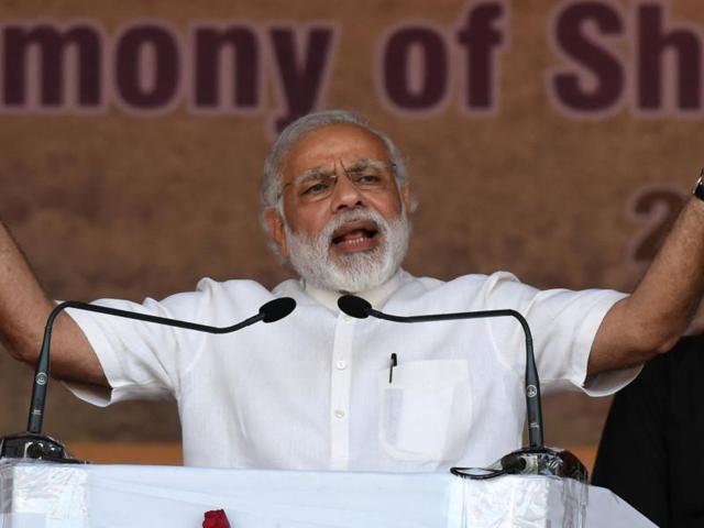 PM Modi highlighted the NDA administration’s work in the infrastructure and health sectors, and underscored his link to a state that elected him to the Lok Sabha in 2014.(AFP)