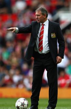 Former Manchester United player Bryan Robson is seen during the Barclays Premier League match between Manchester United and Newcastle United at Old Trafford on August 22, 2015 in Manchester, England. (Getty Images) Former Manchester United player Bryan Robson is seen during the Barclays Premier League match between Manchester United and Newcastle United at Old Trafford on August 22, 2015 in Manchester, England. (Getty Images)