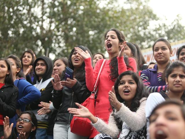 Students have fun at DU’s Indraprastha College for Women in Delhi. (Rajesh Kashyap/HT File)