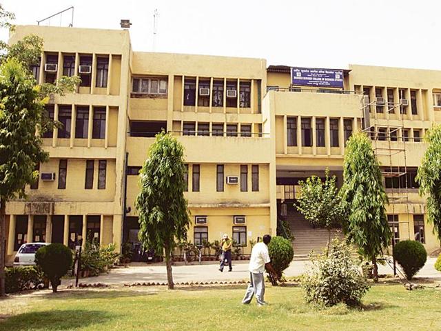 File photo of Shaheed Sukhdev College of Business Studies at Vivek Vihar in east Delhi. (Sonu Mehta/HT photo)