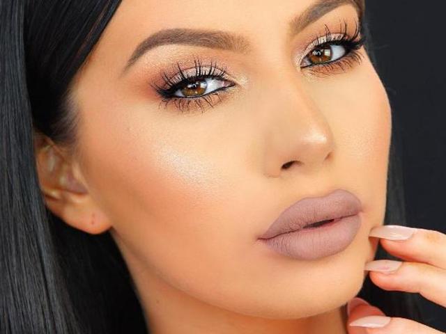 Jelena Peric, a professional make-up artist has attracted a loyal Instagram following of more than 700,000 fans thanks to her uncanny resemblance to Kim Kardashian. (Instagram) 