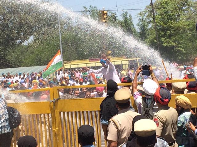 Initially, police used water cannons in a bid to disperse the 500-strong crowd. Subsequently, they resorted to mild lathicharge. (Photo courtesy: Ravneet Singh Bittu’s Facebook page) Initially, police used water cannons in a bid to disperse the 500-strong crowd. Subsequently, they resorted to mild lathicharge. (Photo courtesy: Ravneet Singh Bittu’s Facebook page)