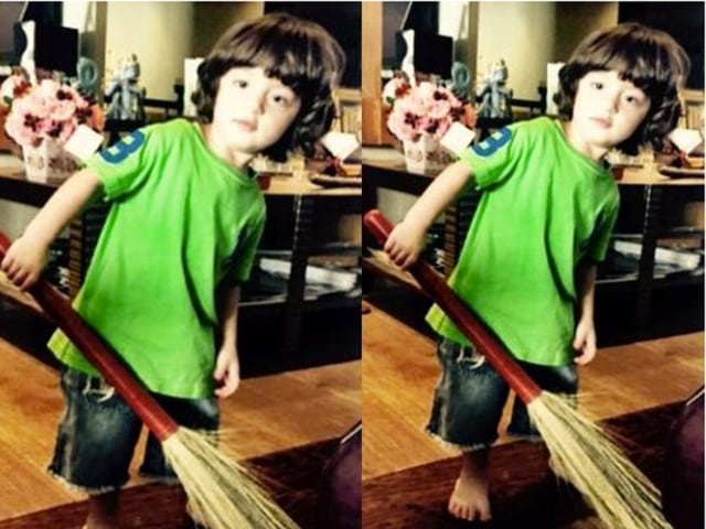 AbRam Khan seems to be a fan of the Clean India campaign. 