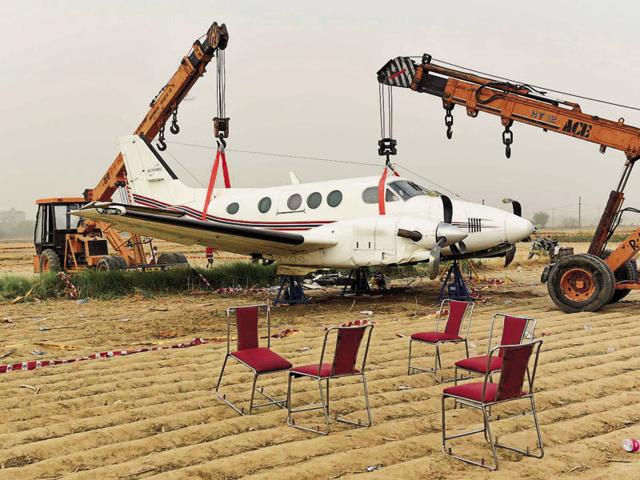 The aircraft, operating as an air ambulance, crash landed in Najafgarh around 10 kilometers short of Delhi’s Indira Gnadhi International Airport on Tuesday (Vipin Kumar/HT Photo) The aircraft, operating as an air ambulance, crash landed in Najafgarh around 10 kilometers short of Delhi’s Indira Gnadhi International Airport on Tuesday (Vipin Kumar/HT Photo)
