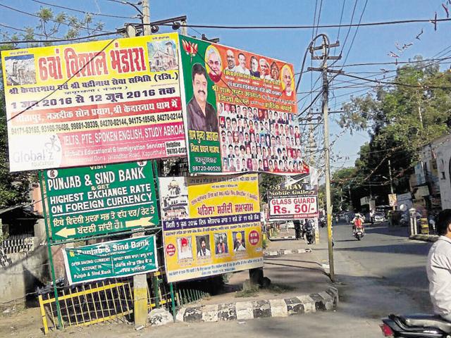 Illegal hoarding defacing public property at Kacheri chowk in the Kapurthala on Wednesday.(HT Photo) Illegal hoarding defacing public property at Kacheri chowk in the Kapurthala on Wednesday.(HT Photo)