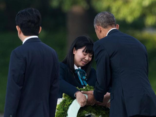 Obama (R) prepares to lay a wreath as Japanese Prime Minister Shinzo Abe (R) looks on at the Hiroshima Peace Memorial park cenotaph. (AFP)