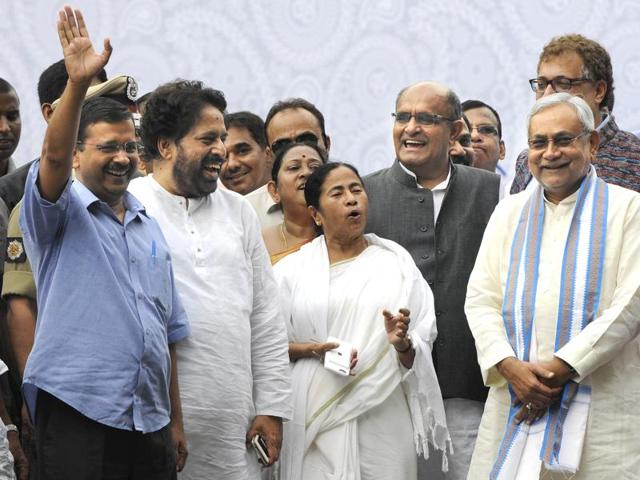 Delhi CM Arvind Kejriwal, Bihar CM Nitish Kumar, UP CM Akhilesh Yadav and RJD president Lalu Prasad Yadav were in attendance at Mamata Banerjee’s swearing-in ceremonyin Kolkata.(Subhankar Chakraborty/HT Photo)