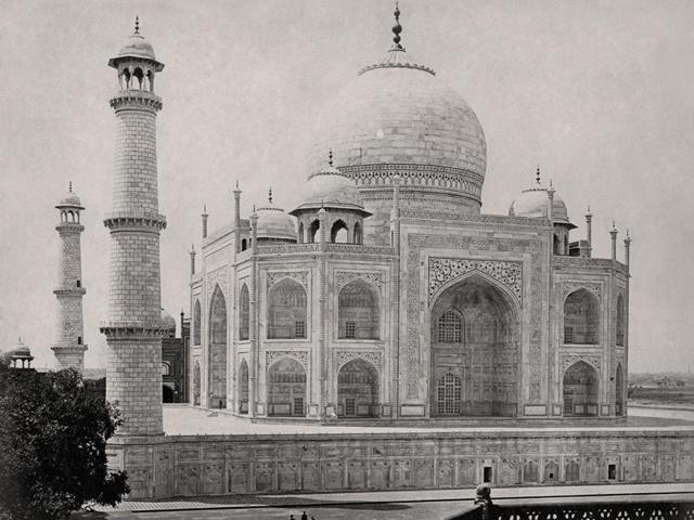 Agra, The Taj Mahal from the corner of the quadrangle; Samuel Bourne, c. 1860. (Courtesy MAP/Tasveer) Agra, The Taj Mahal from the corner of the quadrangle; Samuel Bourne, c. 1860. (Courtesy MAP/Tasveer)