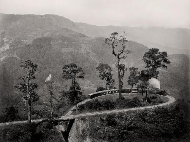 Darjeeling, The loop on the Darjeeling Himalayan Railway; Bourne & Shepherd, c. 1880. (Courtesy MAP/ Tasveer) Darjeeling, The loop on the Darjeeling Himalayan Railway; Bourne & Shepherd, c. 1880. (Courtesy MAP/ Tasveer)