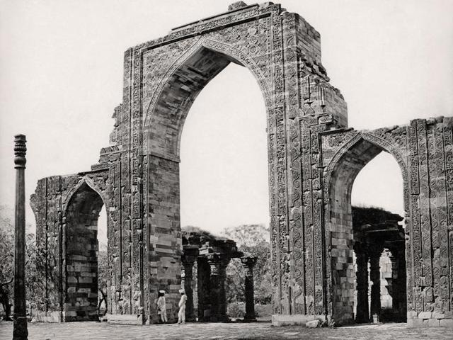 Delhi, The Great Arch and the Iron Pillar at the Qutub Minar; Samuel Bourne, c. 1860. (Courtesy MAP/Tasveer) Delhi, The Great Arch and the Iron Pillar at the Qutub Minar; Samuel Bourne, c. 1860. (Courtesy MAP/Tasveer)