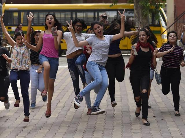 Private schools in the Delhi region outperformed government-run and aided schools in the CBSE Class 10 results this year. (Ravi Choudhary/ Hindustan Times) Private schools in the Delhi region outperformed government-run and aided schools in the CBSE Class 10 results this year. (Ravi Choudhary/ Hindustan Times)