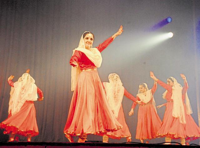 The Kathak performance by women corporate executives at Epicentre, Gurgaon, on Friday. (Parveen Kumar/HT) The Kathak performance by women corporate executives at Epicentre, Gurgaon, on Friday. (Parveen Kumar/HT)