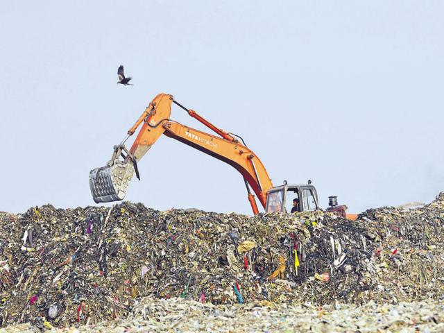 Garbage from Gurgaon and Faridabad is currently dumped in Bandhwari, a village off the Gurgaon-Faridabad expressway, without treatment.(HT Photo) Garbage from Gurgaon and Faridabad is currently dumped in Bandhwari, a village off the Gurgaon-Faridabad expressway, without treatment.(HT Photo)