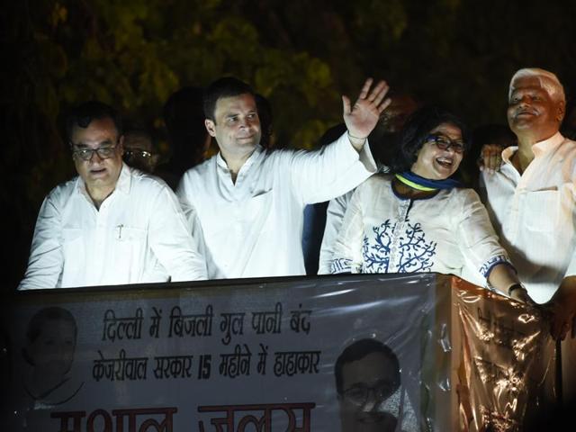 Congress vice-president Rahul Gandhi and Delhi Congress chief Ajay Maken at a protest march against the power crisis in New Delhi on Saturday.(Sonu Mehta/Hindustan Times)