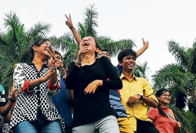 Students at DPS, Ranchi celebrate after CBSE declared the results of the class 10 exams on Saturday. (Parwaz Khan / Hindustan Times) Students at DPS, Ranchi celebrate after CBSE declared the results of the class 10 exams on Saturday. (Parwaz Khan / Hindustan Times)