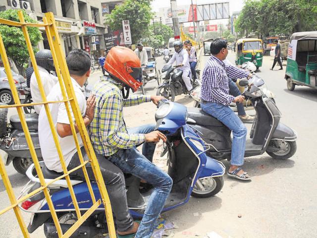 According to police data, NH-24, NH-58 and NH-91 have 17, 22 and 15 illegal exits respectively. According to police data, NH-24, NH-58 and NH-91 have 17, 22 and 15 illegal exits respectively.