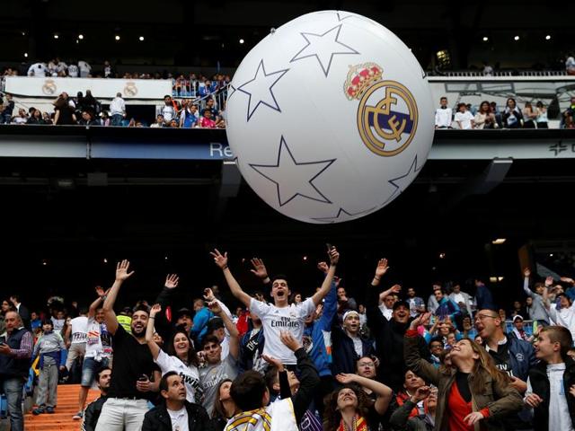 Real Madrid supporters wait for the match to begin. (Reuters Photo)