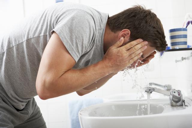 Wash your face two to three times which will help in energising your skin and removing the dust particles, but don’t go overboard. (Shutterstock)