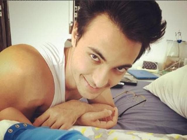 Arpita Khan shared a picture of her ‘jet lagged’ husband Aayush Sharma and son Ahil. (Instagram)