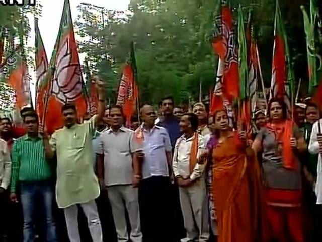 The Bharatiya Janata Party (BJP) on Monday protested in front of Congress president Sonia Gandhi’s New Delhi residence over the party’s statement on Batla House encounter. The Bharatiya Janata Party (BJP) on Monday protested in front of Congress president Sonia Gandhi’s New Delhi residence over the party’s statement on Batla House encounter.