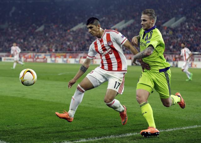 Olympiakos' Alan Pulido (left) fights for the ball with Anderlecht's Alexander Buttner during the Europa League round of 32 football match at the Georgios Karaiskakis stadium in the port of Piraeus, near Athens. (AP Photo) Olympiakos' Alan Pulido (left) fights for the ball with Anderlecht's Alexander Buttner during the Europa League round of 32 football match at the Georgios Karaiskakis stadium in the port of Piraeus, near Athens. (AP Photo)