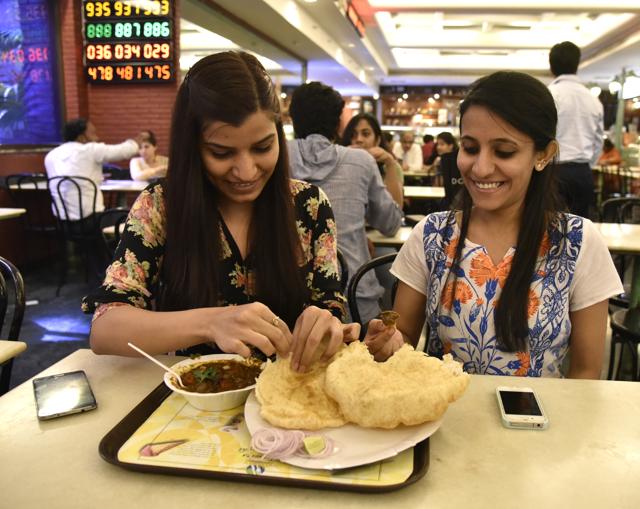 From rich and poor to students and professionals, the lip-smacking North Indian speciality is loved by one and all. (S Burmaula / HT Photos) From rich and poor to students and professionals, the lip-smacking North Indian speciality is loved by one and all. (S Burmaula / HT Photos)