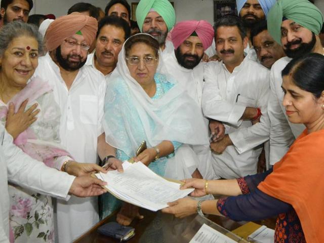 Ambika Soni along with Captain Amarinder Singh and other members submitting nomination papers for Rajya Sabha at Punjab Vidhan Sabha in Chandigarh on Monday. (Karun Sharma/HT Photo) Ambika Soni along with Captain Amarinder Singh and other members submitting nomination papers for Rajya Sabha at Punjab Vidhan Sabha in Chandigarh on Monday. (Karun Sharma/HT Photo)