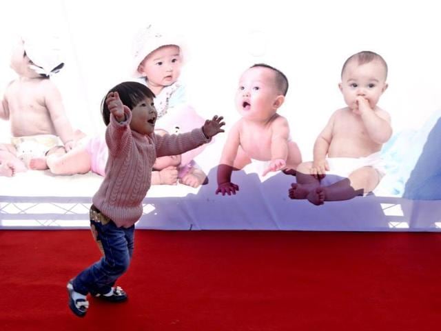 China’s decision to allow all married couples to have two children is driving a surge in demand for fertility treatment among older women, putting heavy pressure on clinics and breaking down past sensitivities, and even shame, about the issue. (Reuters Photo) China’s decision to allow all married couples to have two children is driving a surge in demand for fertility treatment among older women, putting heavy pressure on clinics and breaking down past sensitivities, and even shame, about the issue. (Reuters Photo)