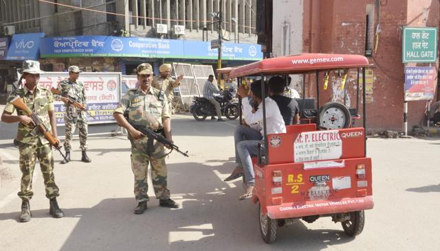 Paramilitary troops deployed at Hall Gate in Amritsar on Monday. (Sameer Sehgal/HT Photo) Paramilitary troops deployed at Hall Gate in Amritsar on Monday. (Sameer Sehgal/HT Photo)