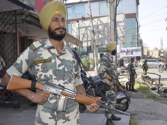 Paramilitary troops deployed at Lawrance Road ahead of Operation Bluestar anniversary at Golden Temple in Amritsar on Monday.(Sameer Sehgal/HT Photo) Paramilitary troops deployed at Lawrance Road ahead of Operation Bluestar anniversary at Golden Temple in Amritsar on Monday.(Sameer Sehgal/HT Photo)