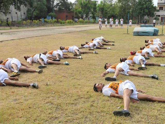 Aspiring cops at the Punjab Police coaching camp organized in Jalandhar. (Pardeep Pandit/HT Photo)