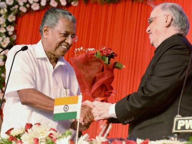 Kerala Governor Justice (retd) P Sathasivam greeting newly sworn-in chief minister Pinarayi Vijayan in Thiruvanathapuram on Wednesday.(PTI)