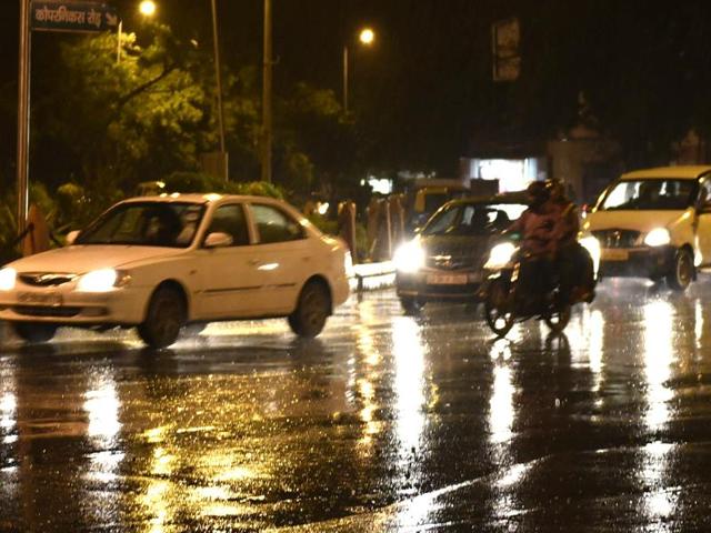 Delhi woke up to a rainy Monday on May 30, 2016 following a wet Sunday evening. (Arvind Yadav / HT Photo) Delhi woke up to a rainy Monday on May 30, 2016 following a wet Sunday evening. (Arvind Yadav / HT Photo)