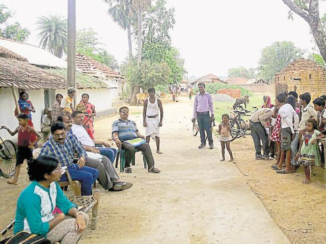 Villagers learning the latest techniques in growing crops from experts, ahead of the Kharif season at a Dumka village. (HT Photo) Villagers learning the latest techniques in growing crops from experts, ahead of the Kharif season at a Dumka village. (HT Photo)