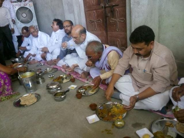BJP national president Amit Shah had lunch with dalits and other backward class members on Tuesday, in an effort to woo them before the Uttar Pradesh elections next year.(Hindustan Times Photo) BJP national president Amit Shah had lunch with dalits and other backward class members on Tuesday, in an effort to woo them before the Uttar Pradesh elections next year.(Hindustan Times Photo)