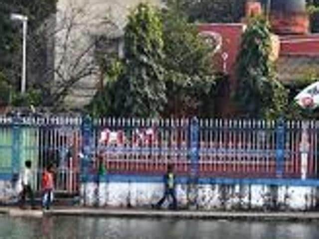 A woman who had recently started taking swimming lessons died h on Tuesday morning in a swimming pool at Hedua. A woman who had recently started taking swimming lessons died h on Tuesday morning in a swimming pool at Hedua.