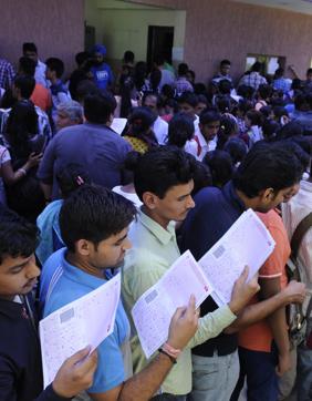Students fall prey to fake promises made by people guaranteeing admission in the varsity at any cost. (Sushil Kumar/ HT)