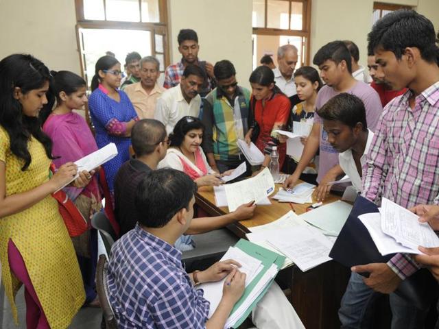 Scoring good marks is not the only way to secure admission in Delhi University as students good at music, dance, drama and debate have an advantage of applying under the Extra Curricular Activity (ECA) quota. (Sushil Kumar/ HT file) Scoring good marks is not the only way to secure admission in Delhi University as students good at music, dance, drama and debate have an advantage of applying under the Extra Curricular Activity (ECA) quota. (Sushil Kumar/ HT file)
