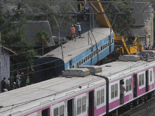 Finally the coach was lifted and placed on the crane’s ramp