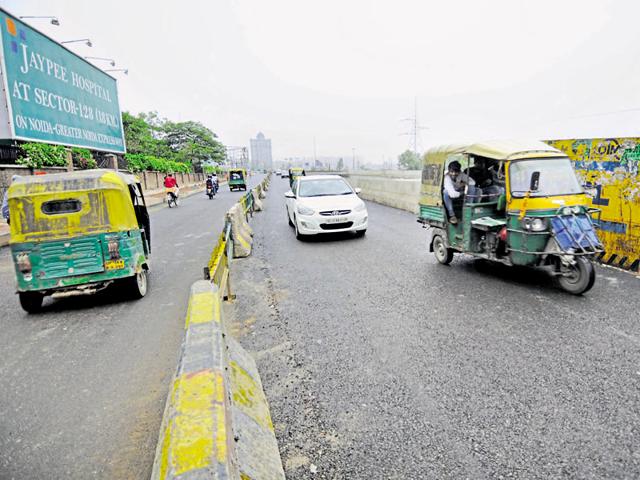 The separator has helped smoothen traffic movement in the area. (Burhaan Kinu)