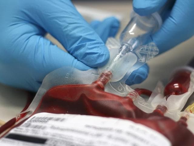 A RTI reply has revealed that over 2,000 people across India contracted HIV between October 2014 and March 2016 because of unsafe blood transfusion processes followed by hospitals.(Shutterstock)