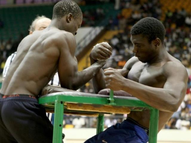 The Malian Arm Wrestling Federation (FMBS) organised a competition boasting two weight categories and overseen by Willy Deneumostier. (PhotoL Twitter) The Malian Arm Wrestling Federation (FMBS) organised a competition boasting two weight categories and overseen by Willy Deneumostier. (PhotoL Twitter)