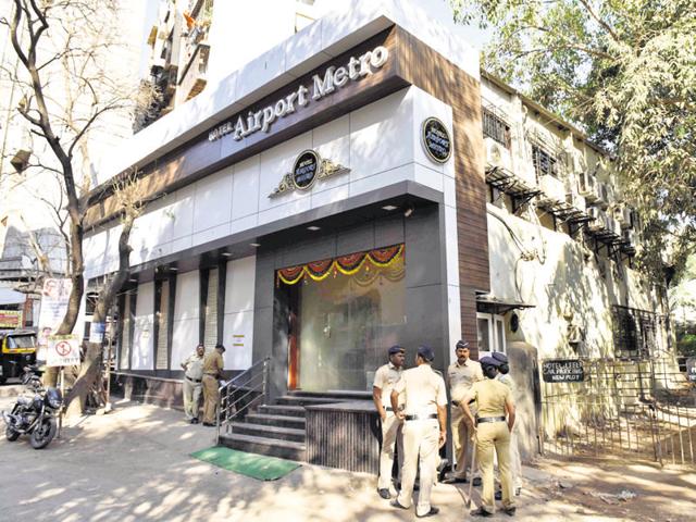 Hotel where encounter of gangster Sandeep Gadoli happened at Andheri in Mumbai(HT File)