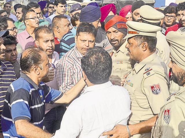 Police officials with parents’ association members in Amritsar on Wednesday.(Sameer Sehgal/HT Photo)