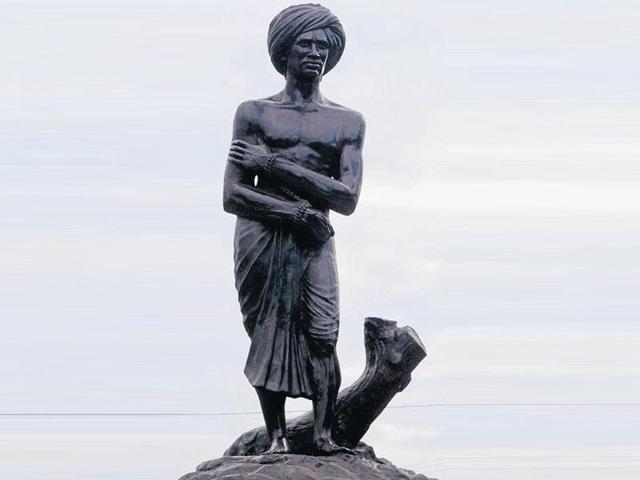 Portraits and busts of Birsa Munda will soon not be seen in handcuffs in Jharkhand.(HT Photo) Portraits and busts of Birsa Munda will soon not be seen in handcuffs in Jharkhand.(HT Photo)